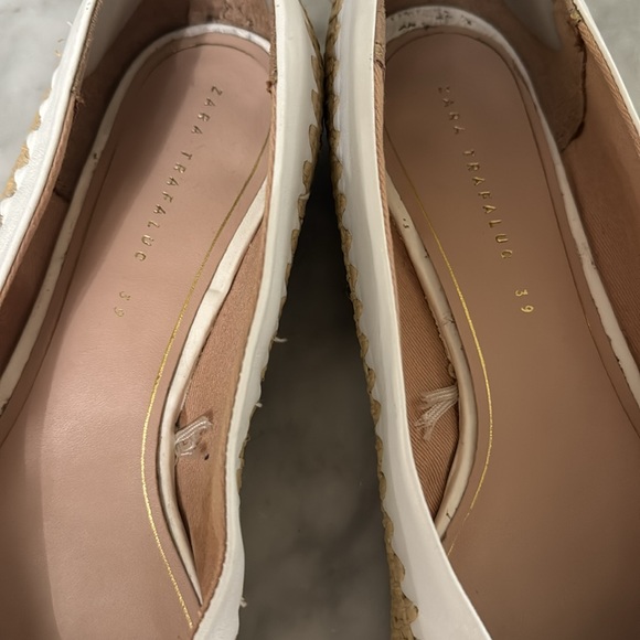 White and tan woven Zara sip on - Picture 3 of 4